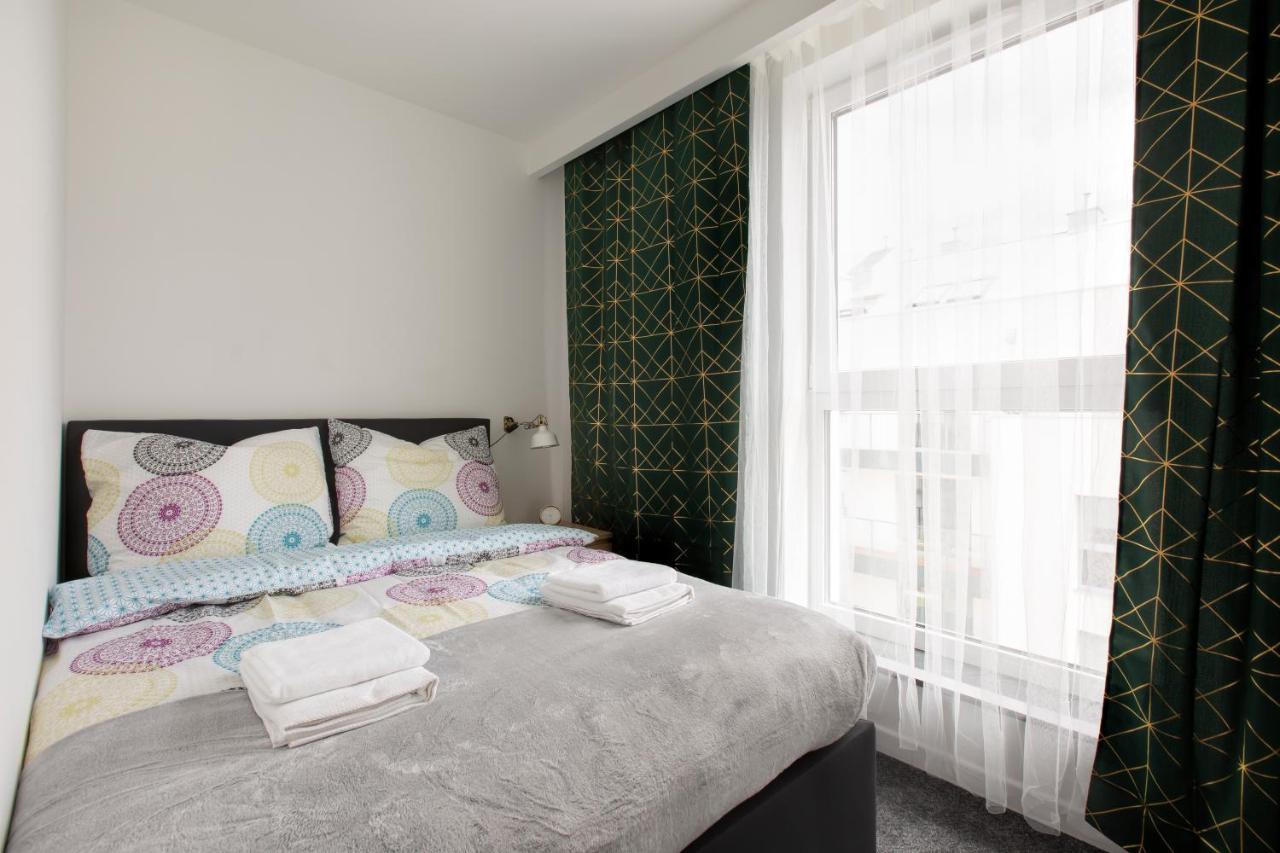 Apartment Short *