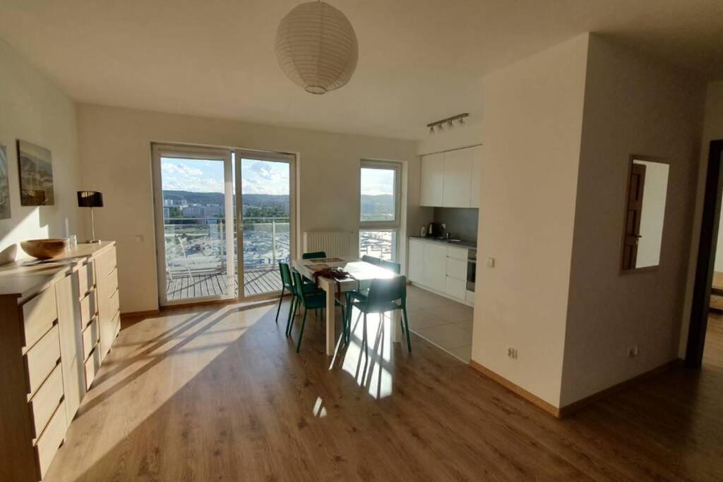 *14th Floor A Lot Of Sun - Near Baltic Baltic Sea And Reagaen Park - Big Balkoon - Nice View - Private Parking Place - Oldtown 20min And Sopot 10min Căn hộ Gdansk
