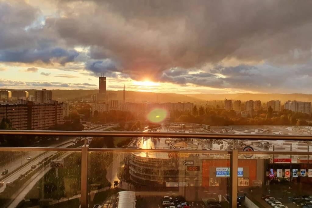 *14th Floor A Lot Of Sun - Near Baltic Baltic Sea And Reagaen Park - Big Balkoon - Nice View - Private Parking Place - Oldtown 20min And Sopot 10min *