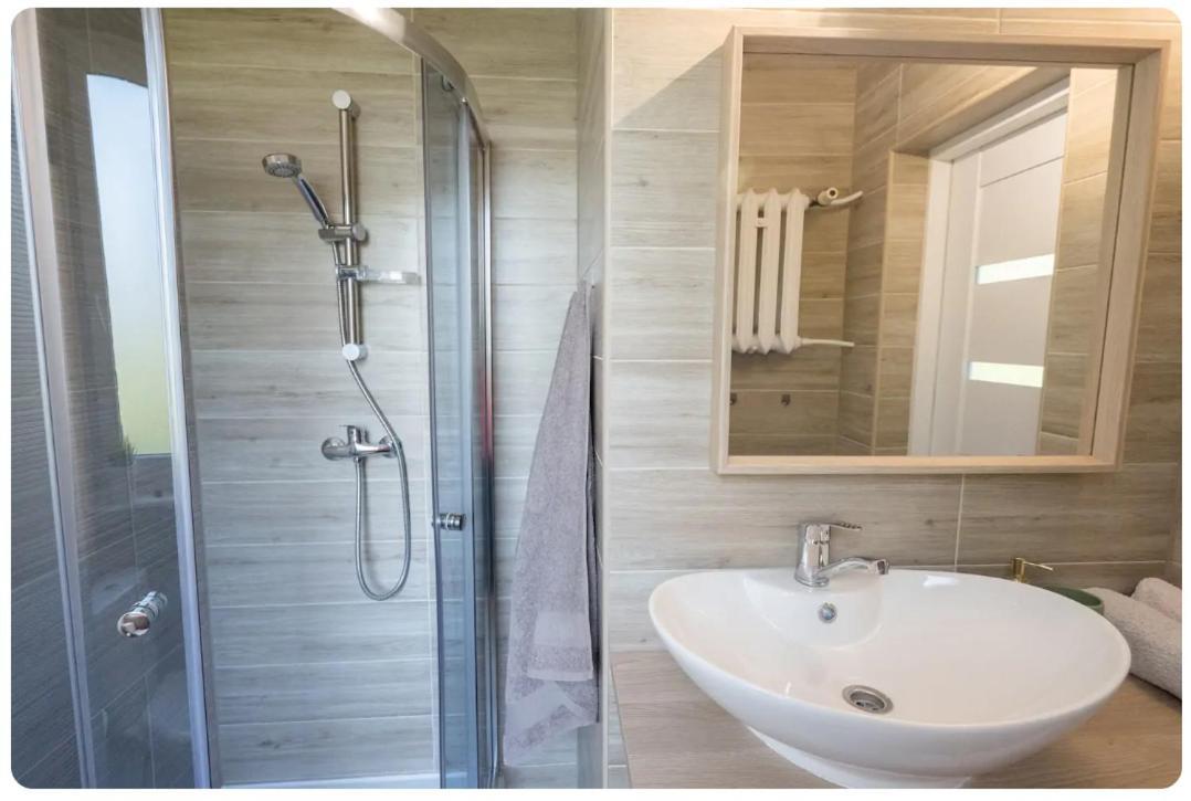 Apartament Hello Broniewskiego Hawajski