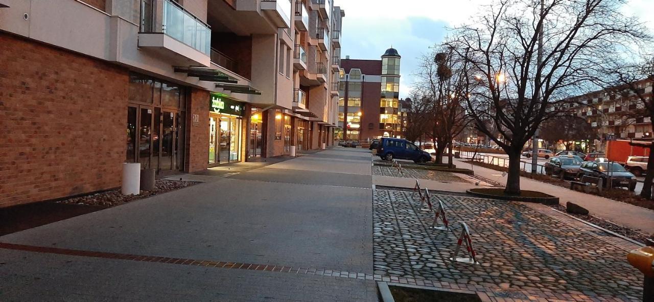Garden Gates And Sadowa Huoneisto