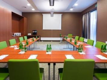 Khách sạn Hampton By Hilton Airport 3*