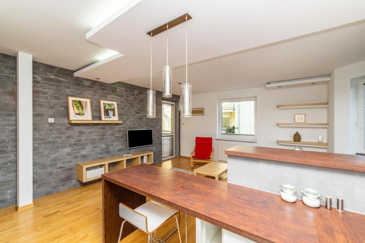 Grey By Oneapartments Apartment