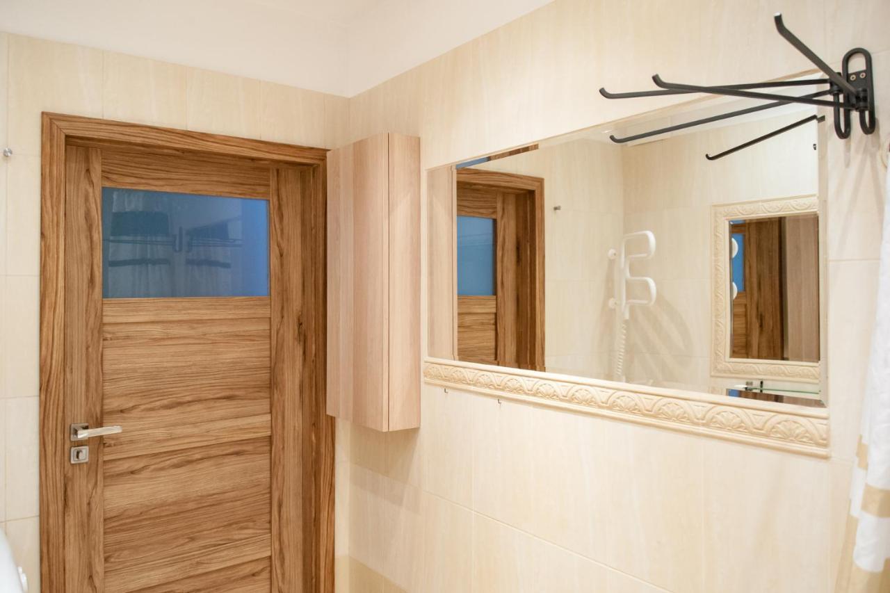 Fantastic By The Sea Set Up With Apartment *