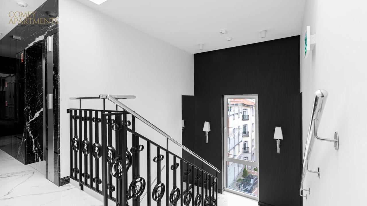 Comfy - Lux Old Town Apartment