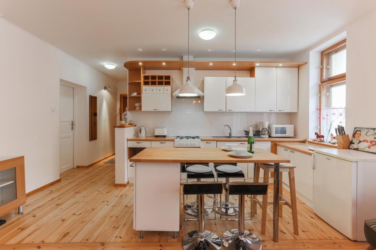 Spacious Sunny In Oldtown Apartament