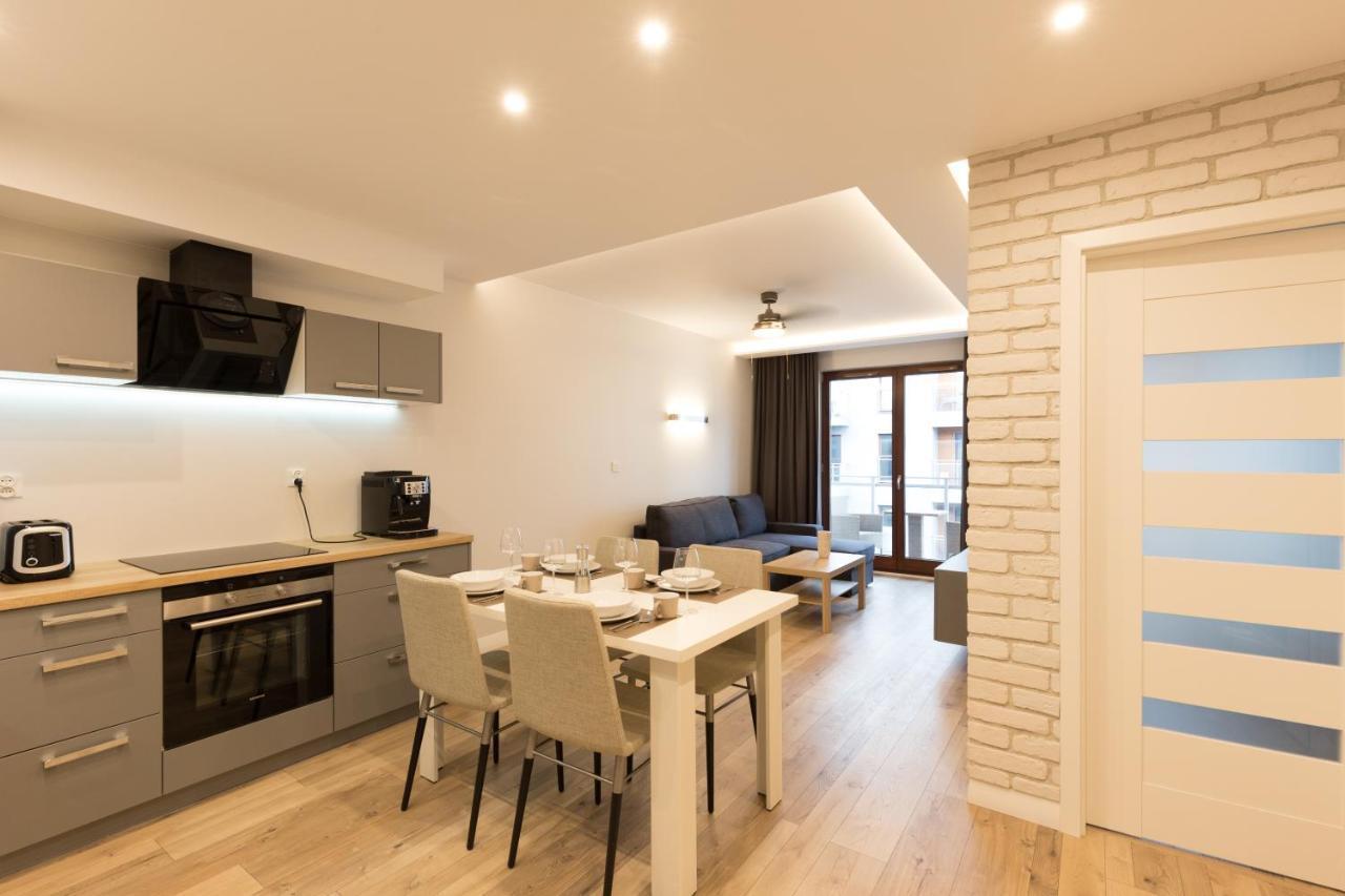 Apartlogy Aura2 105 - Experience Intelligent Living While Travelling *