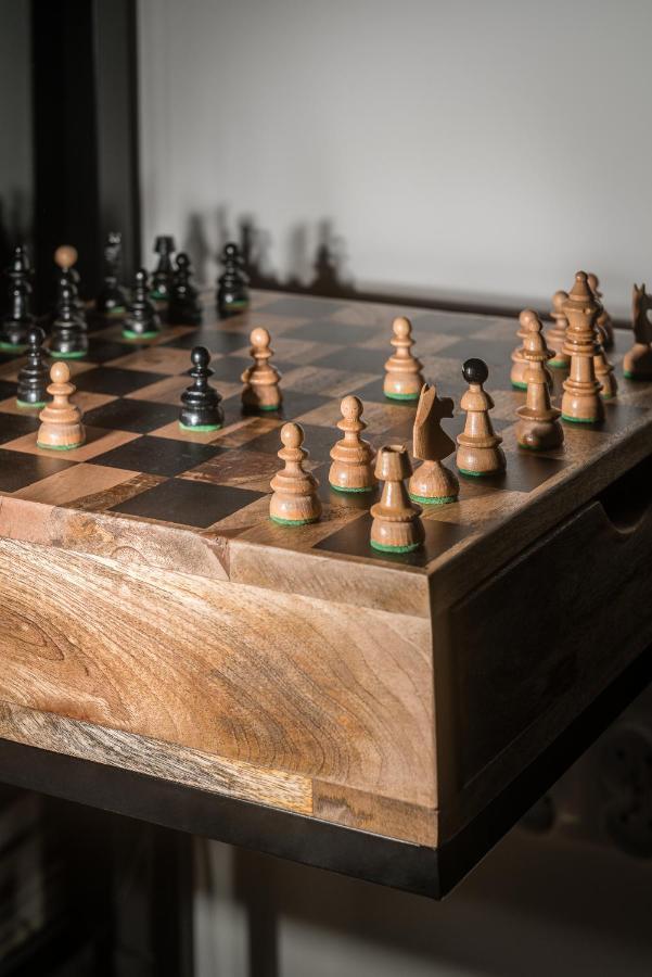 Queen's Gambit By Blue Mandarin Apartment