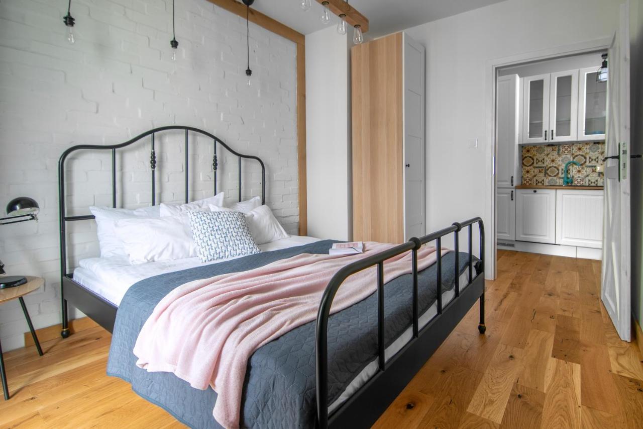 Provence Apartments, *