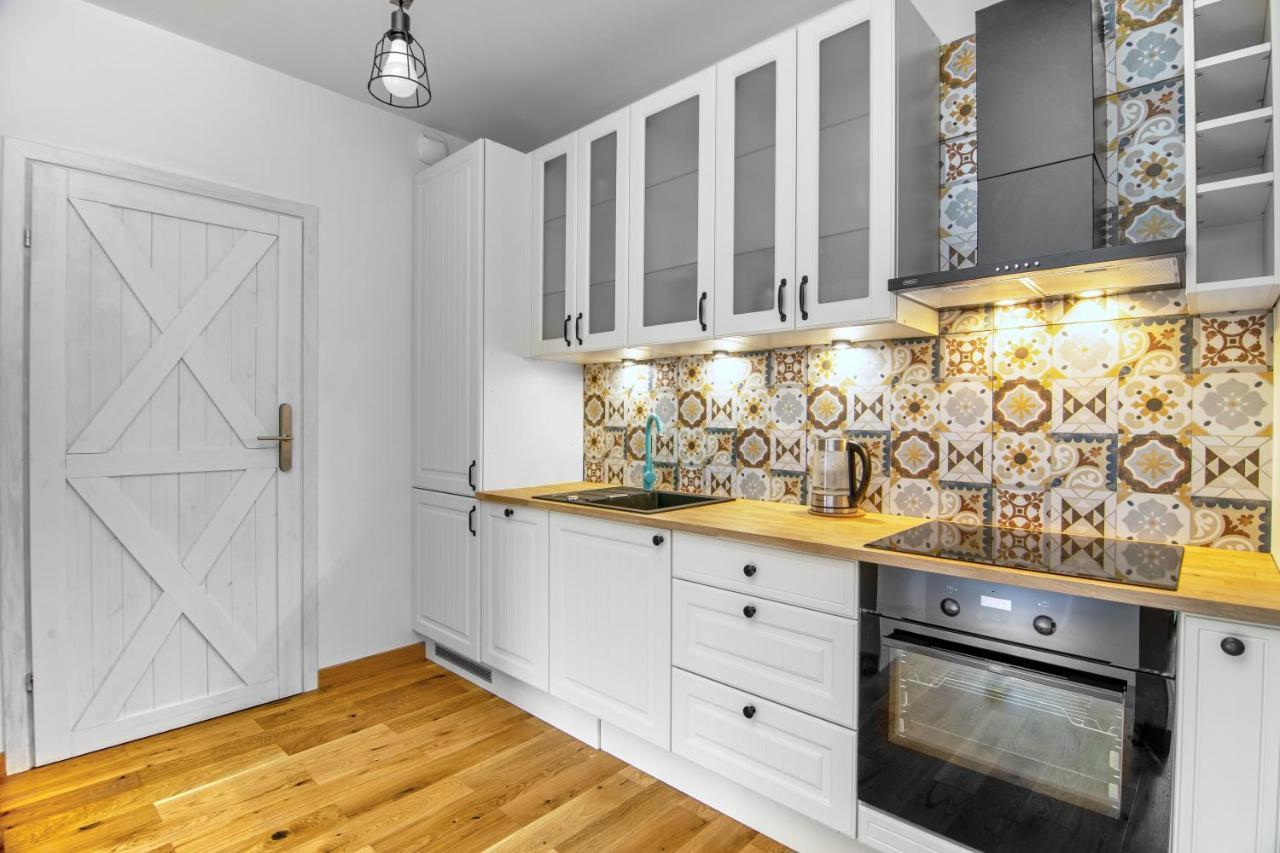 Provence Apartments, Apartment *