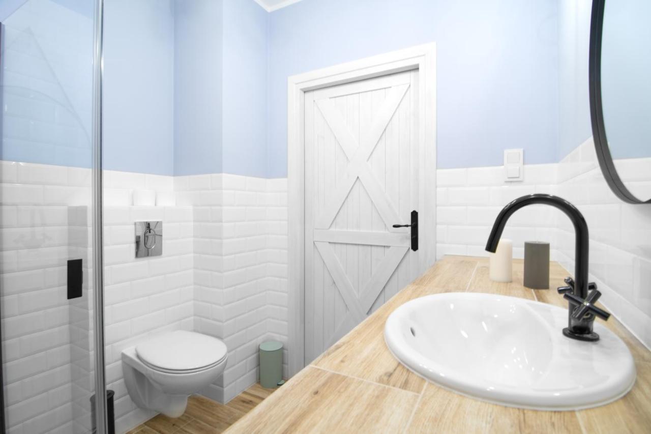 Provence Apartments, Apartment