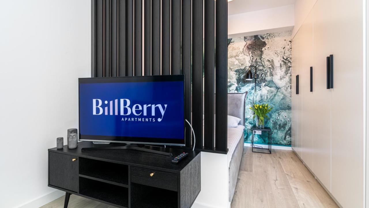 17th Floor Sea View - Billberry Apartment