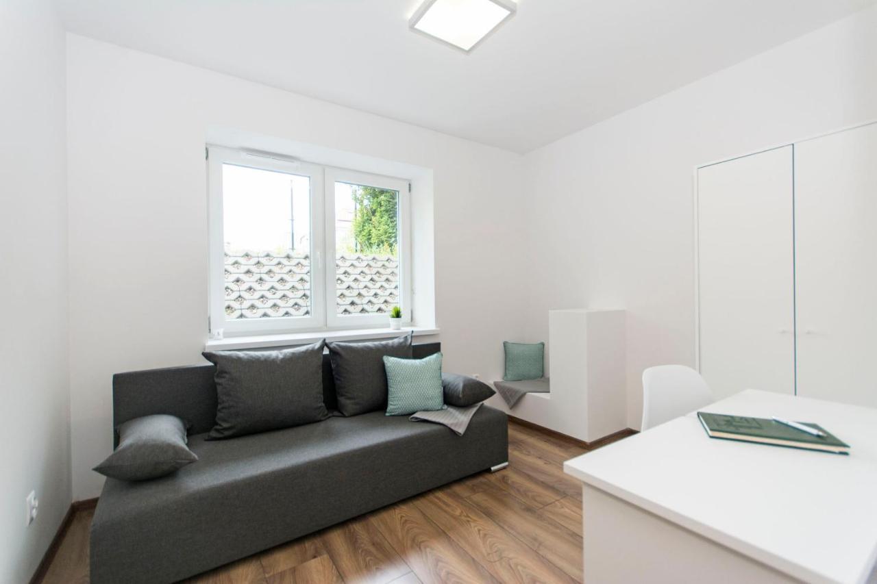 White Rooms Rentyear Apartments