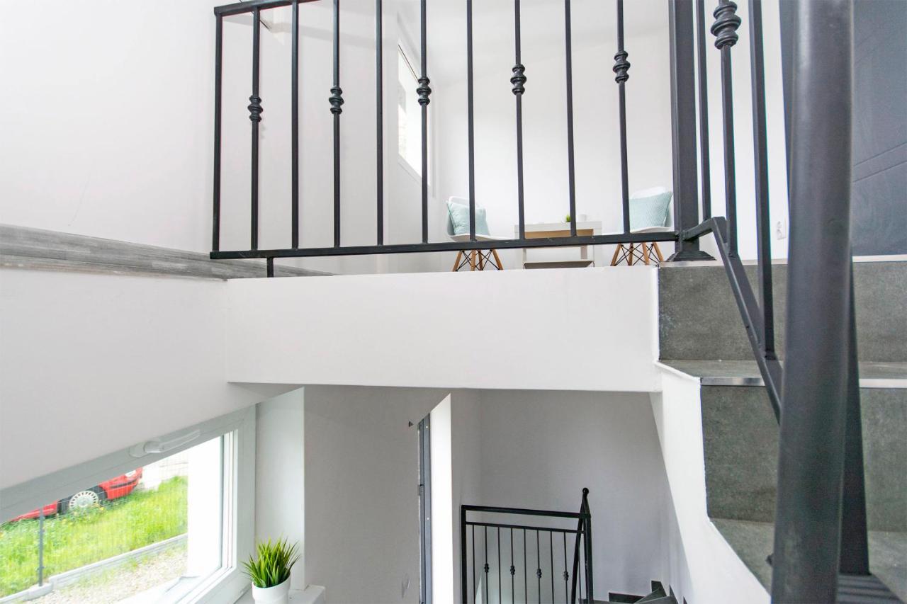 Guest house White Rooms Rentyear Apartments *