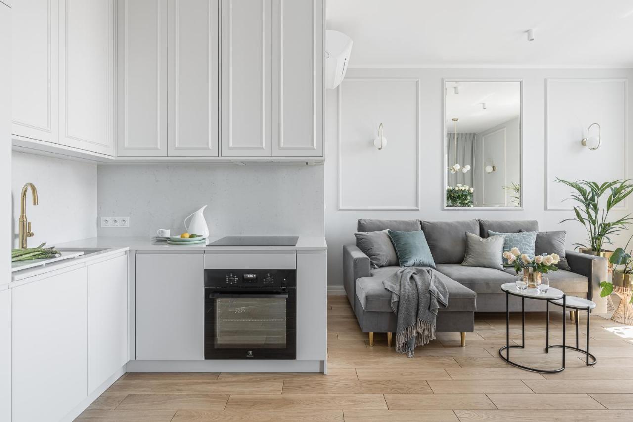 White Superior By Oneapartments *