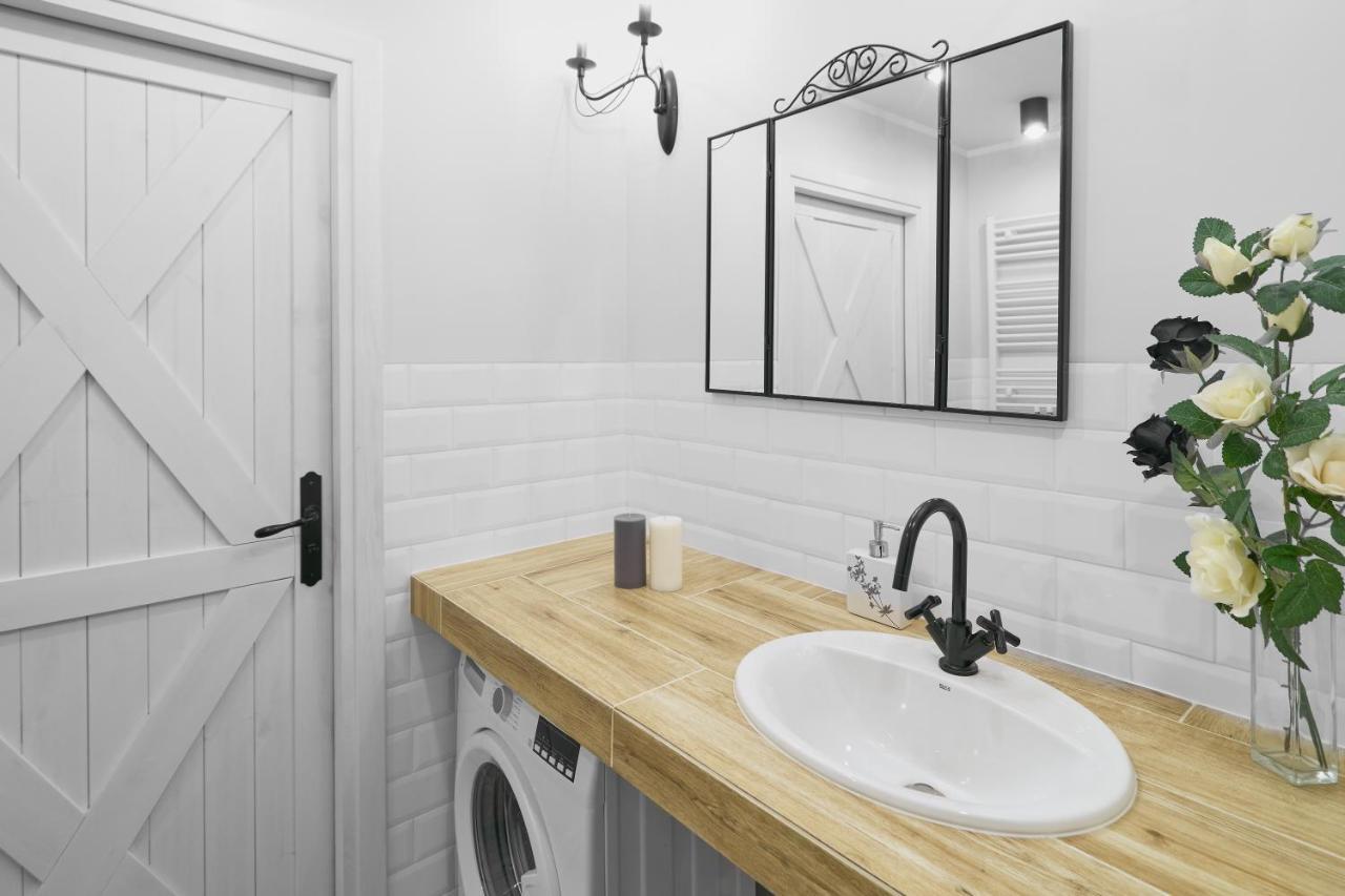 Provence Apartments, *