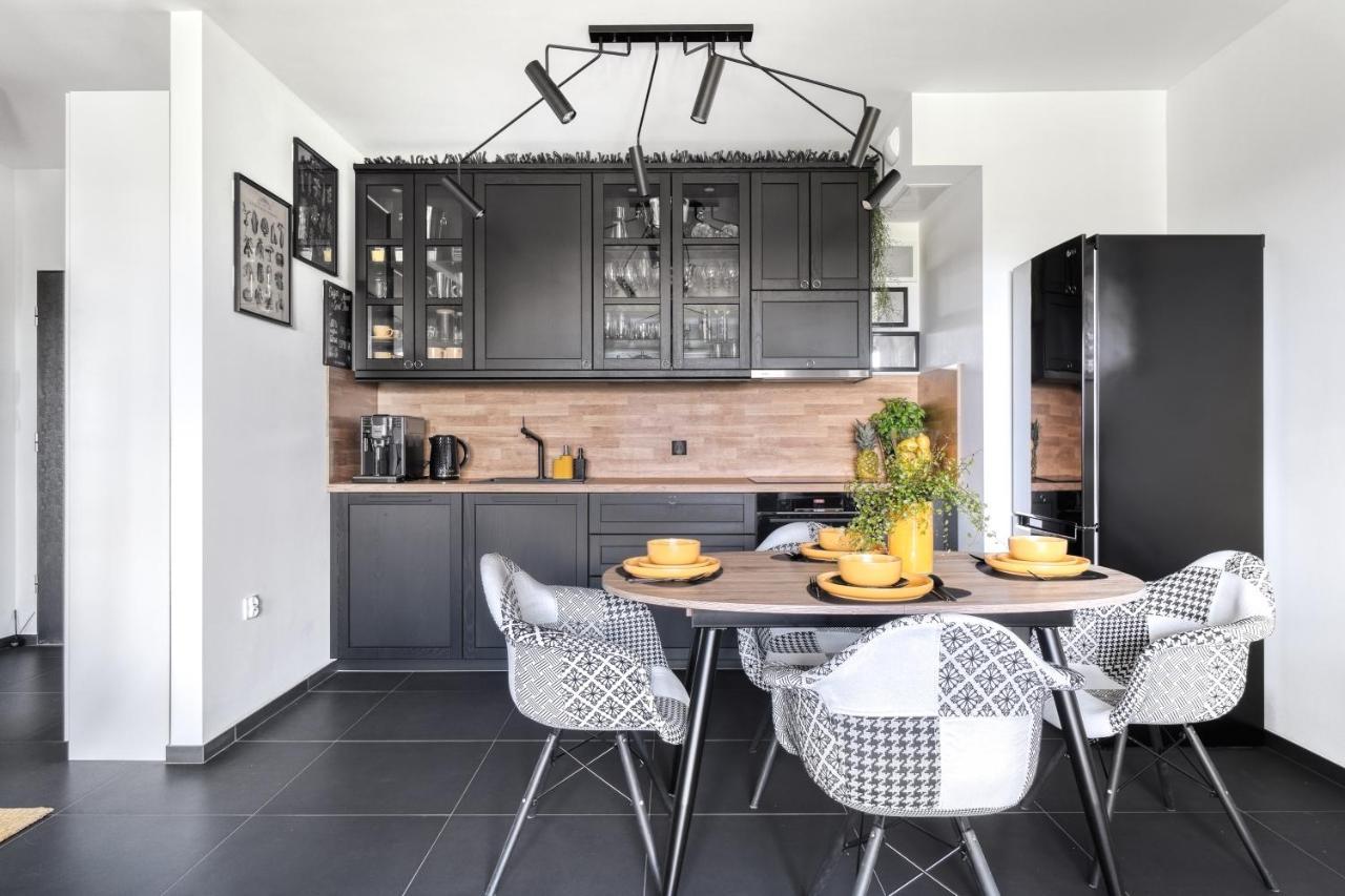Baltica Towers Modern White&black *
