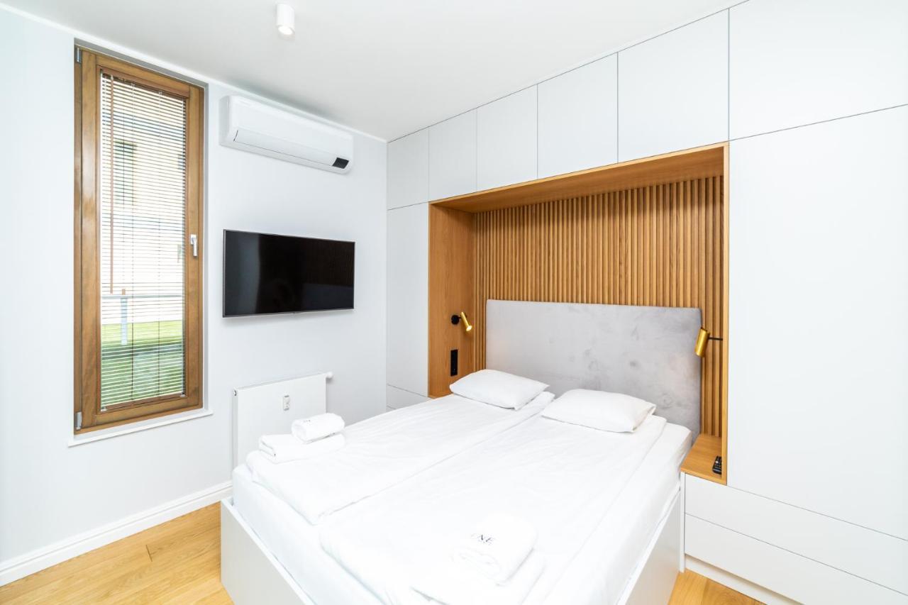 White Deluxe With Terrace By Oneapartments * Gdańsk