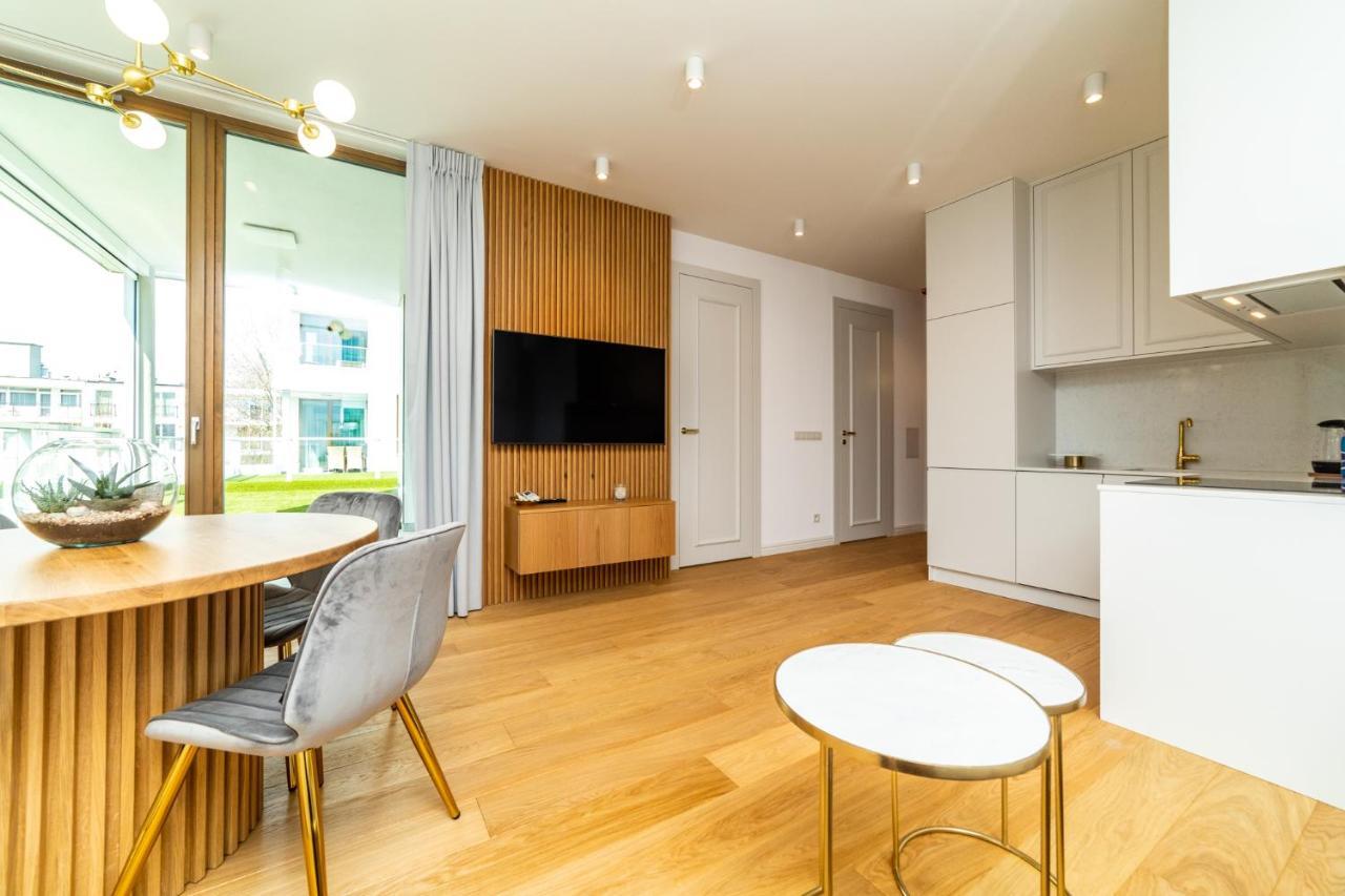 White Deluxe With Terrace By Oneapartments