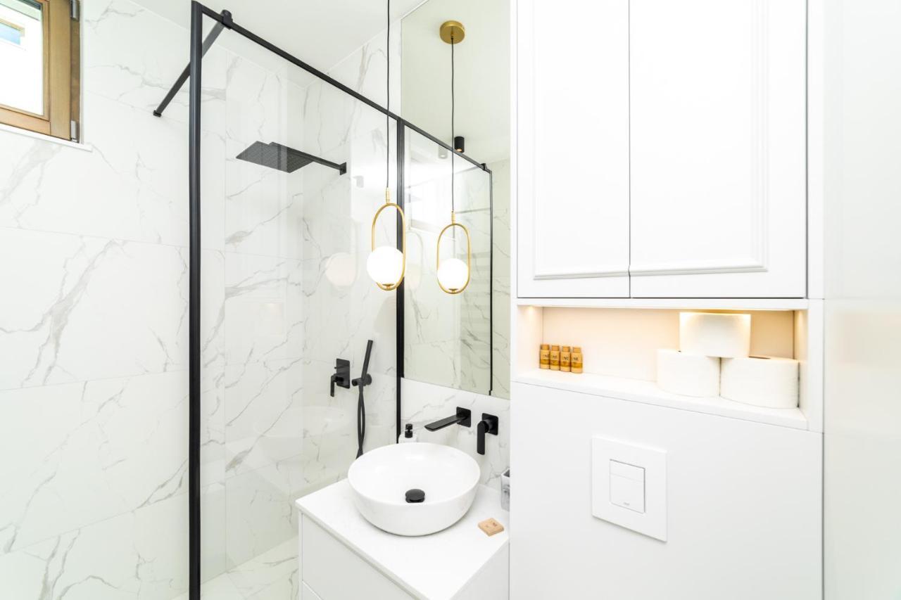 Apartamento White Deluxe With Terrace By Oneapartments *