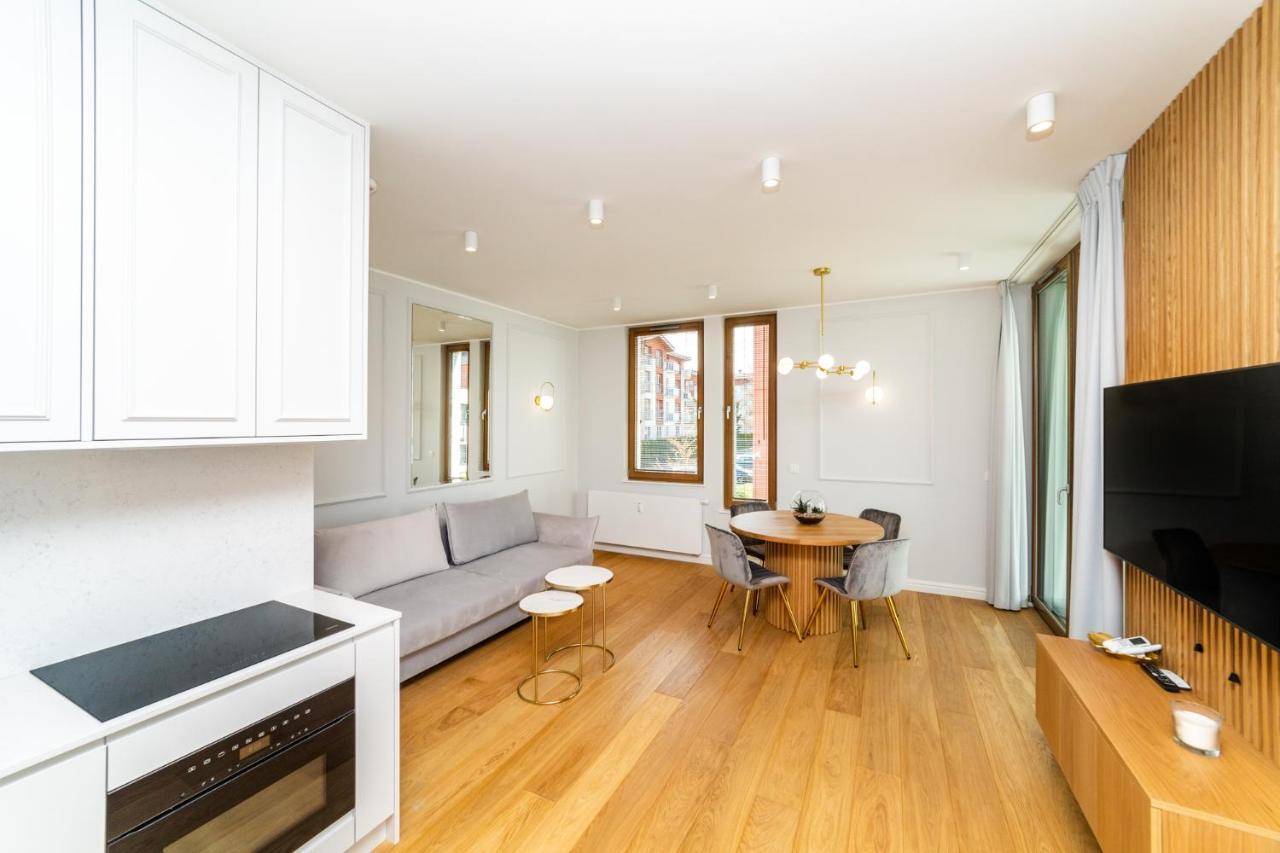 White Deluxe With Terrace By Oneapartments * Gdańsk