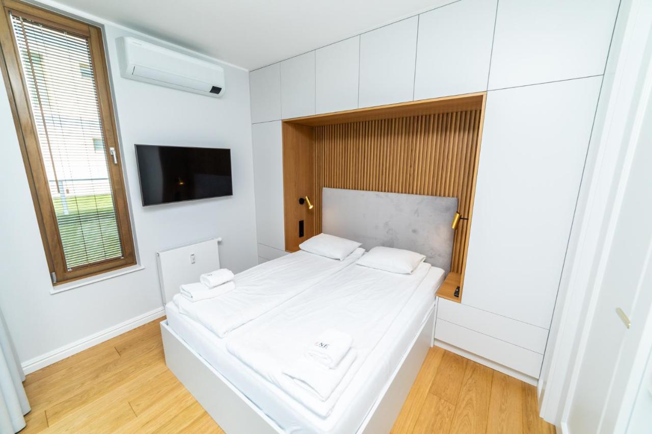 White Deluxe With Terrace By Oneapartments * Gdańsk