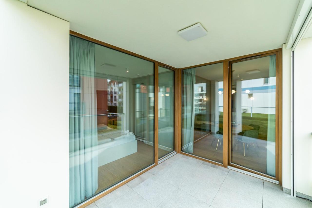 White Deluxe With Terrace By Oneapartments *