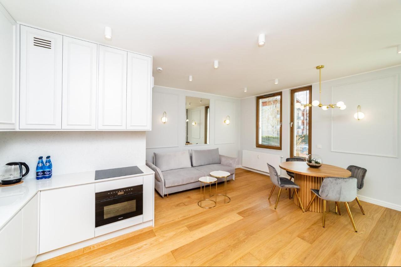 White Deluxe With Terrace By Oneapartments * Gdańsk