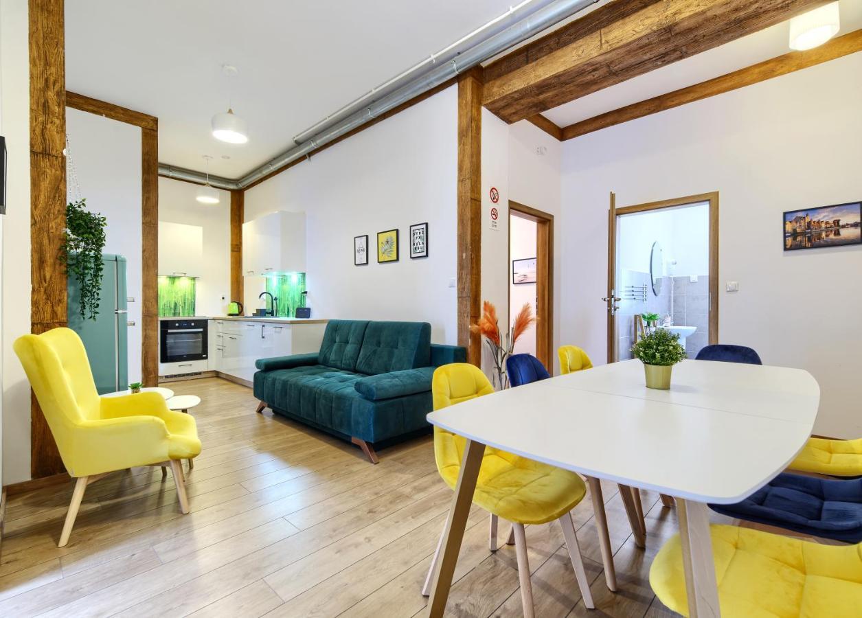 Happiness Holidays - Old Town Apartment *