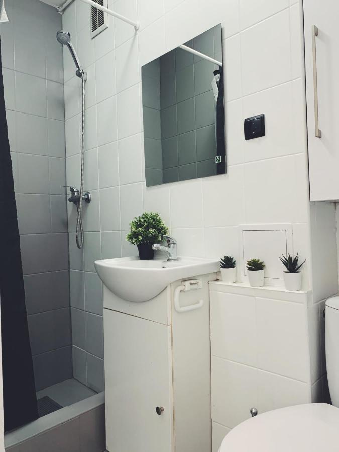 Rooms4less