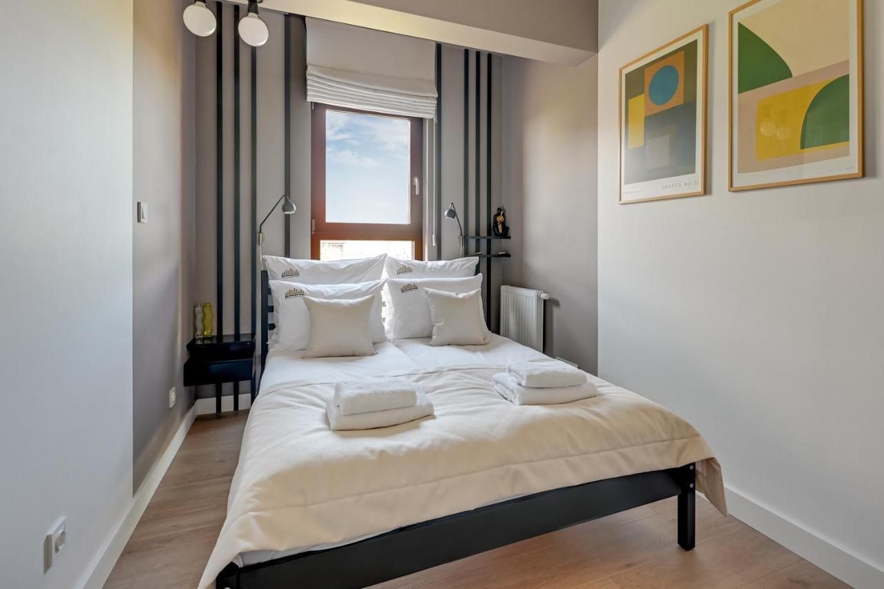 Aura Iii & Free Parking By Downtown Apartment