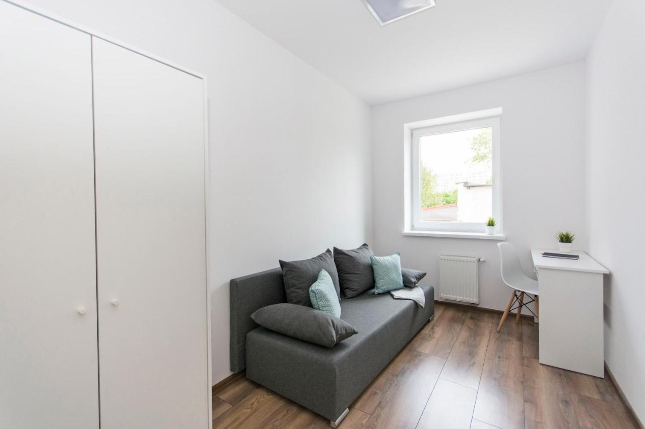White Rooms Rentyear Apartments