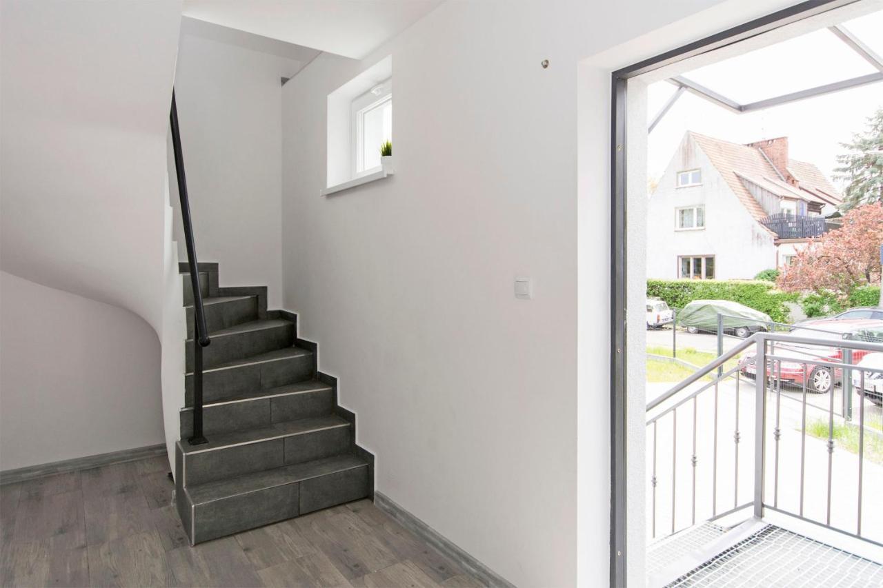 White Rooms Rentyear Apartments