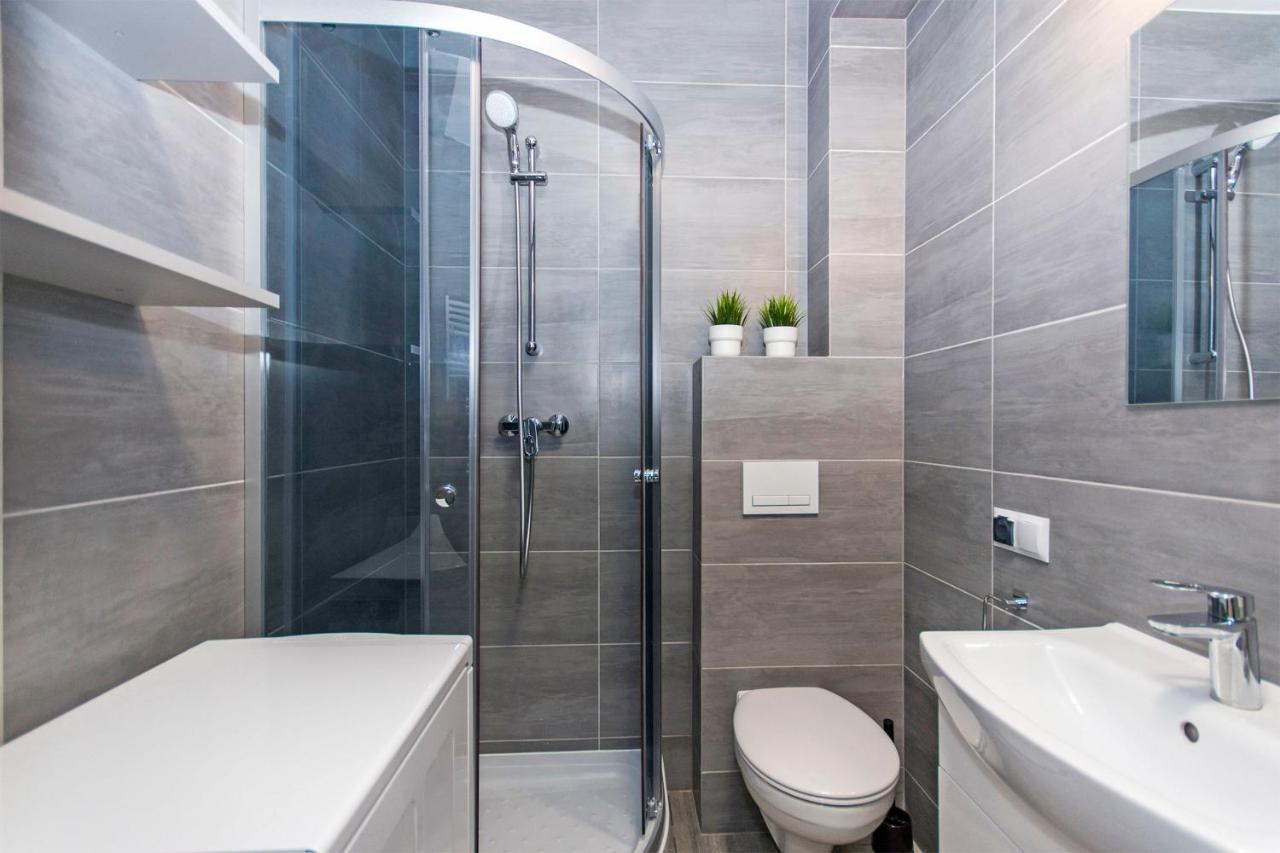 Guest house White Rooms Rentyear Apartments Gdansk