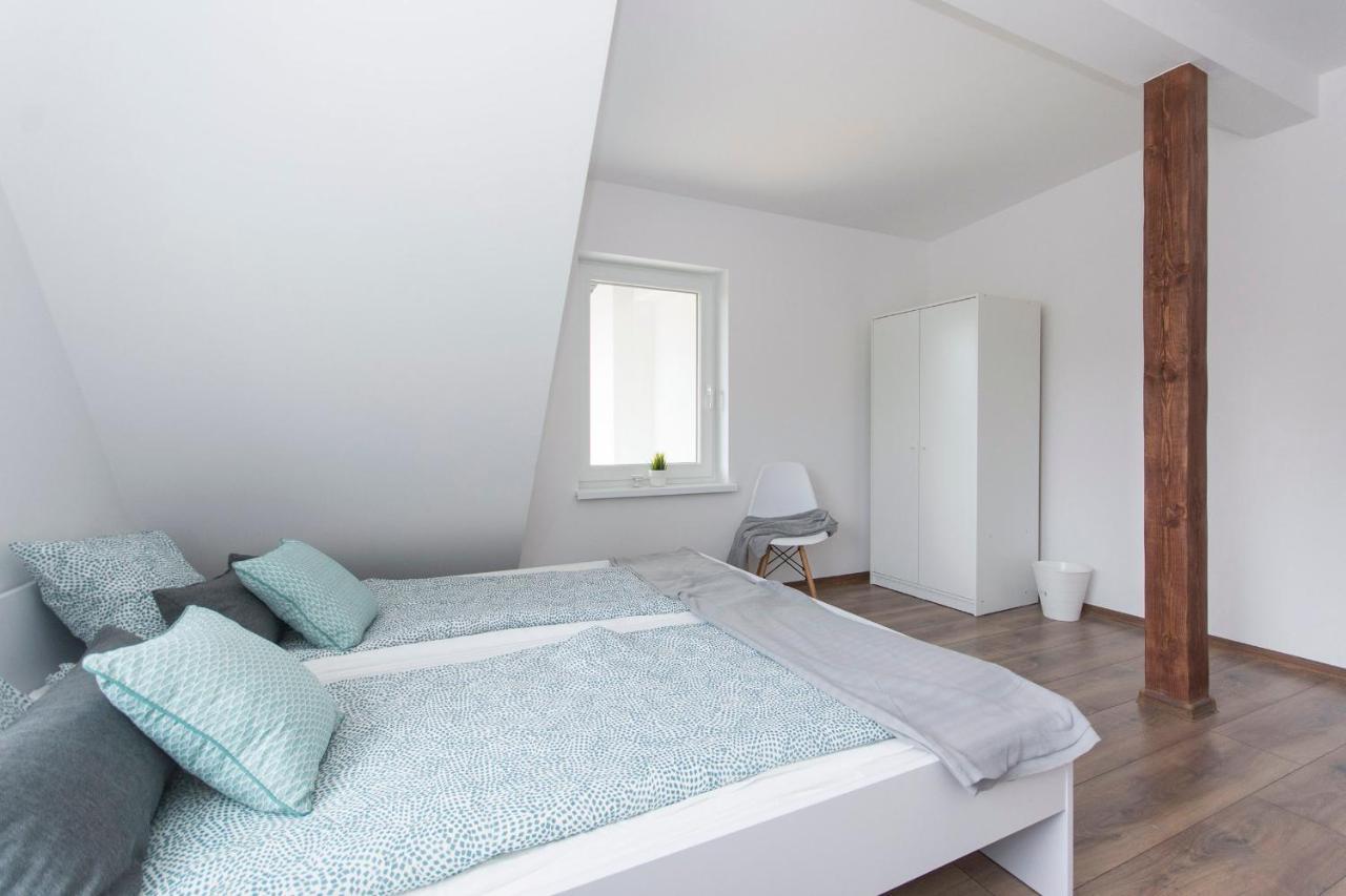 White Rooms Rentyear Apartments *