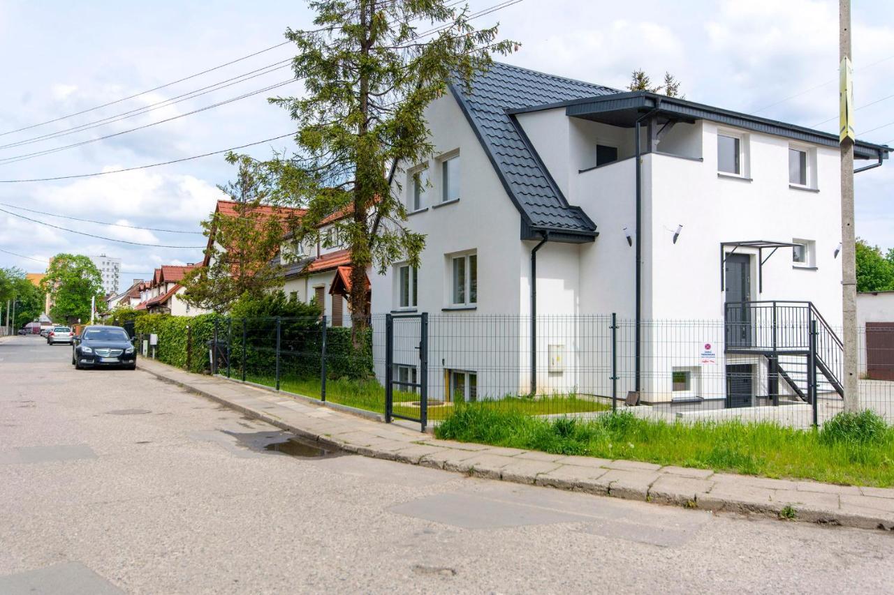 Guest house White Rooms Rentyear Apartments *