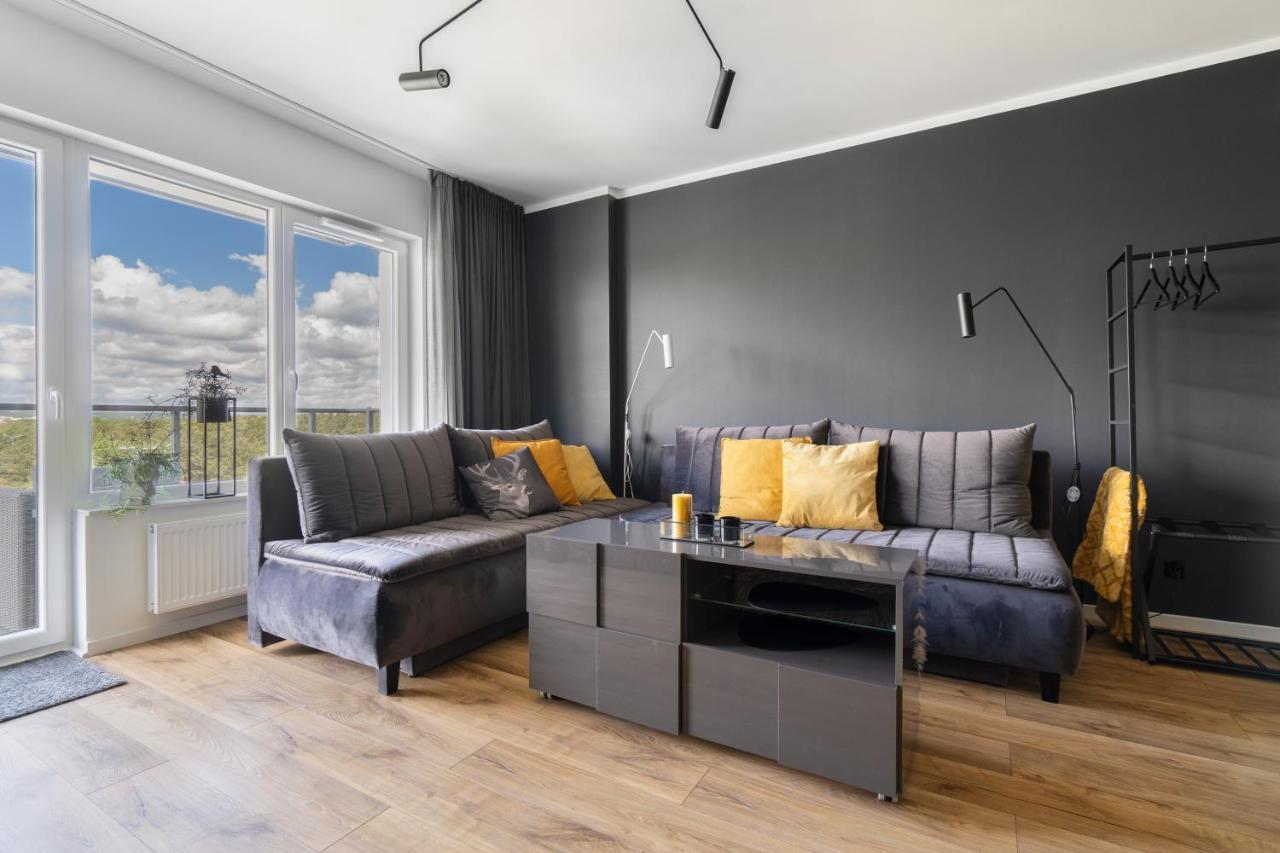 Baltica Towers Modern White&black