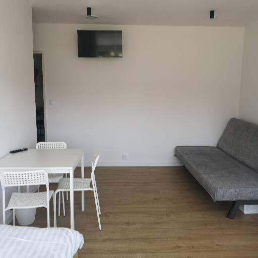 Komfortowe Pokoje W Gdansku W Poblizu Jeziora I Lasu Guest house