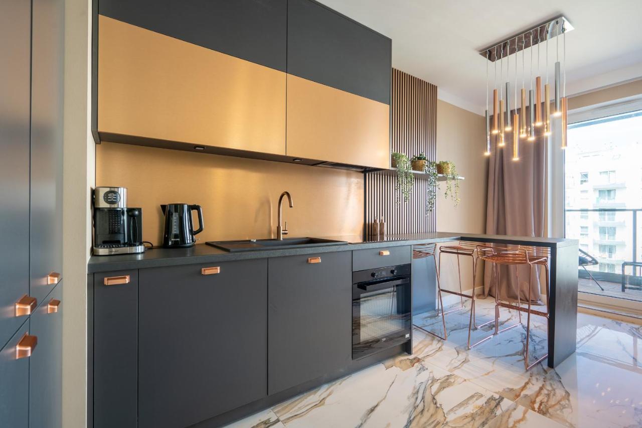 Golden Rose Apartment *
