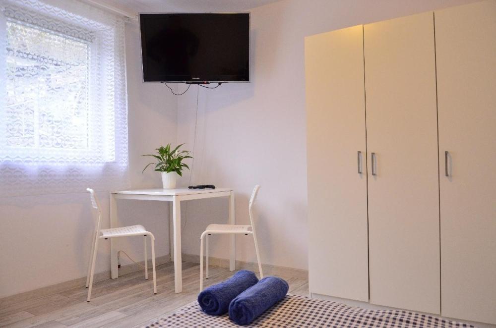 Apartment White