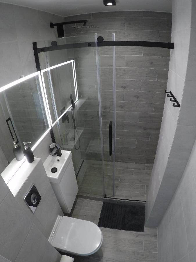 Apartment 450m From The Gdansk