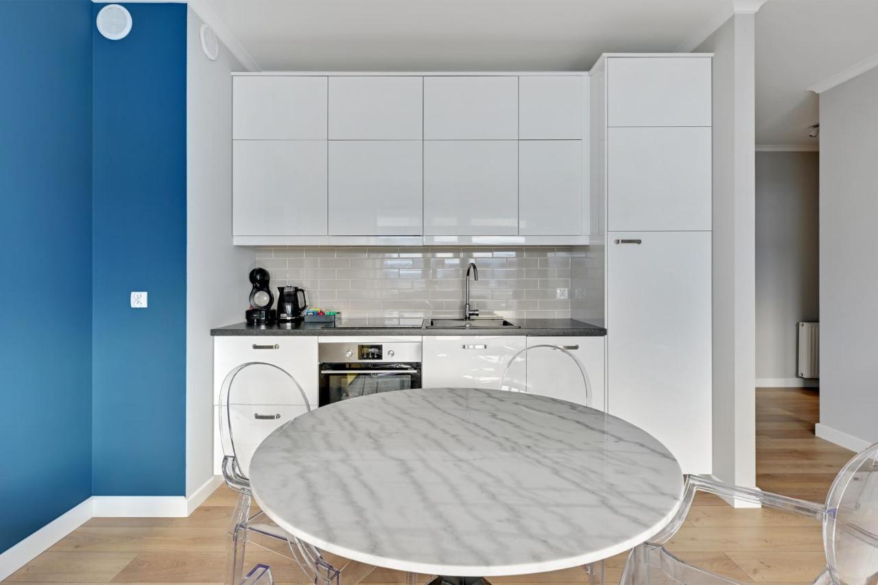 Downtown Sadova Center & Parking Apartment