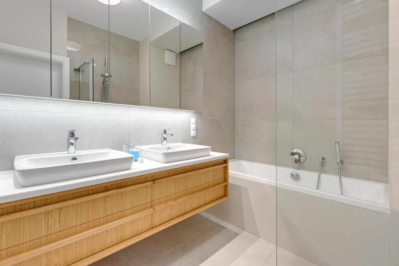 Căn hộ Premium Family & Business Old Town Riverside With Parking *