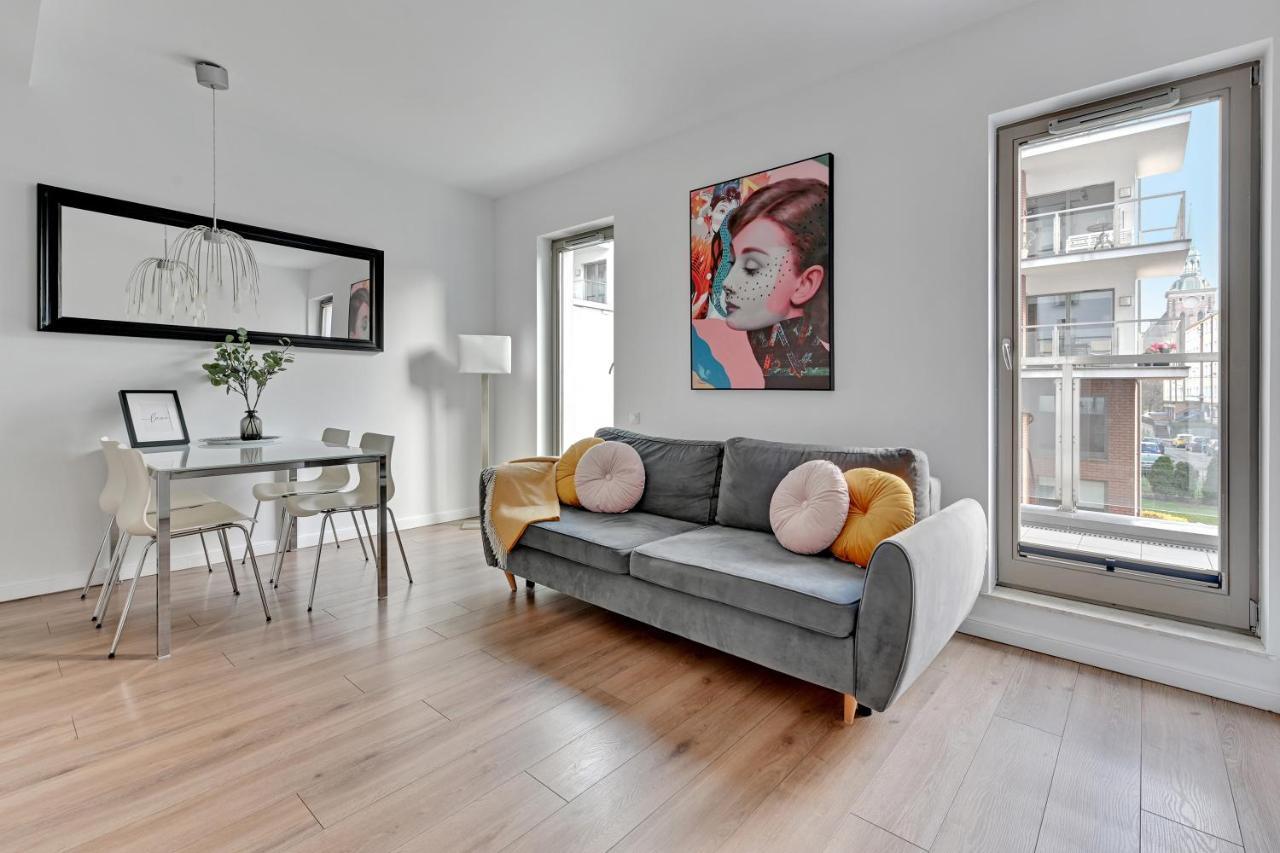 Waterlane Riverside Spa, Pool & Gym By Downtown Apartment *
