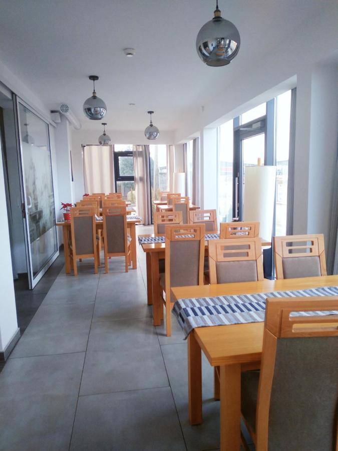 Sleep&fly Hostel *