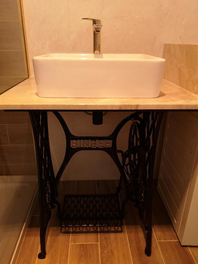 Apartament Apilois *
