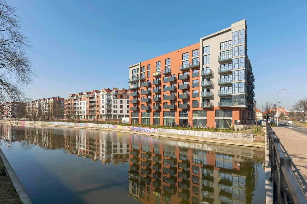 Dwie Motlawy Riverside & Parking By Downtown Gdansk