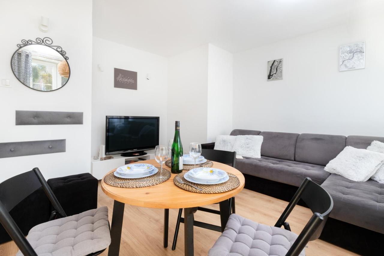 Szeroka Old Town By Renters * Gdańsk