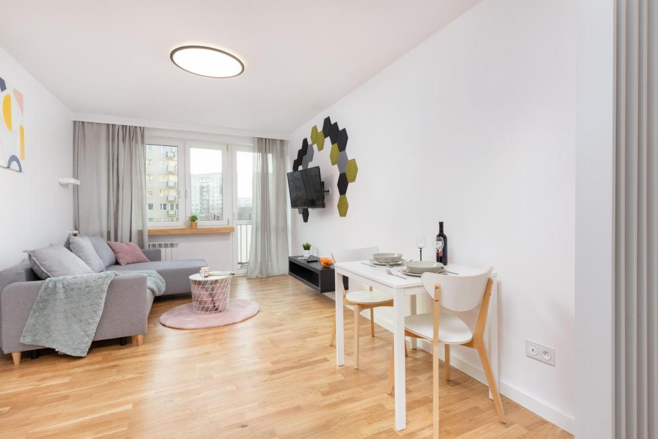 Apartment Pomorska Apartament Przy Parku Reagana By Renters *