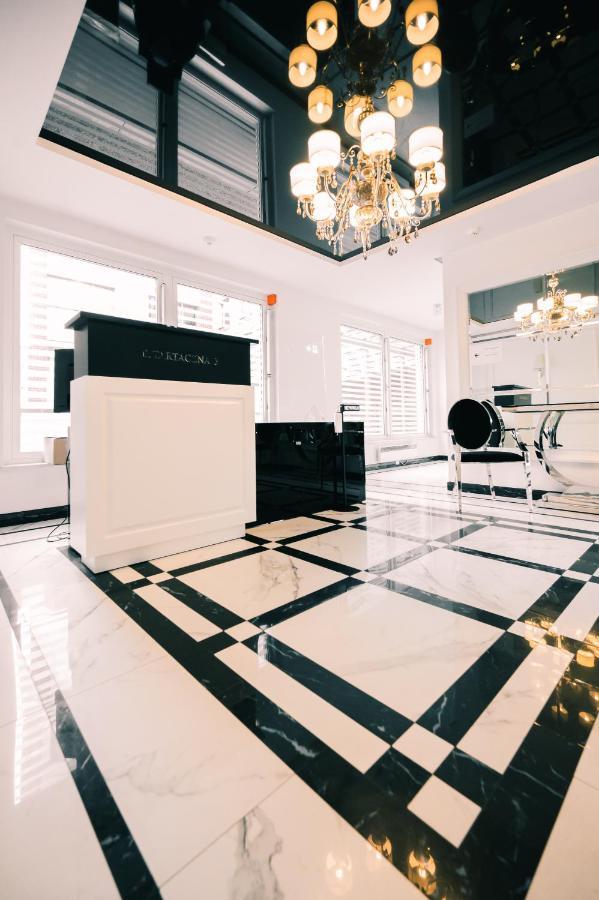 Apartment Silver Box *